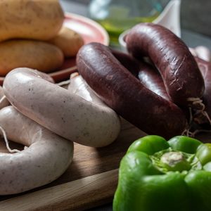 botifarra-blanca-y-negra-en-tripa-de-cerdo-estrecha1